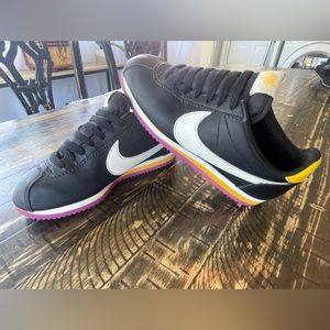 NIKE ⭐️ Black Cortez Sneakers Shoes - Size 7